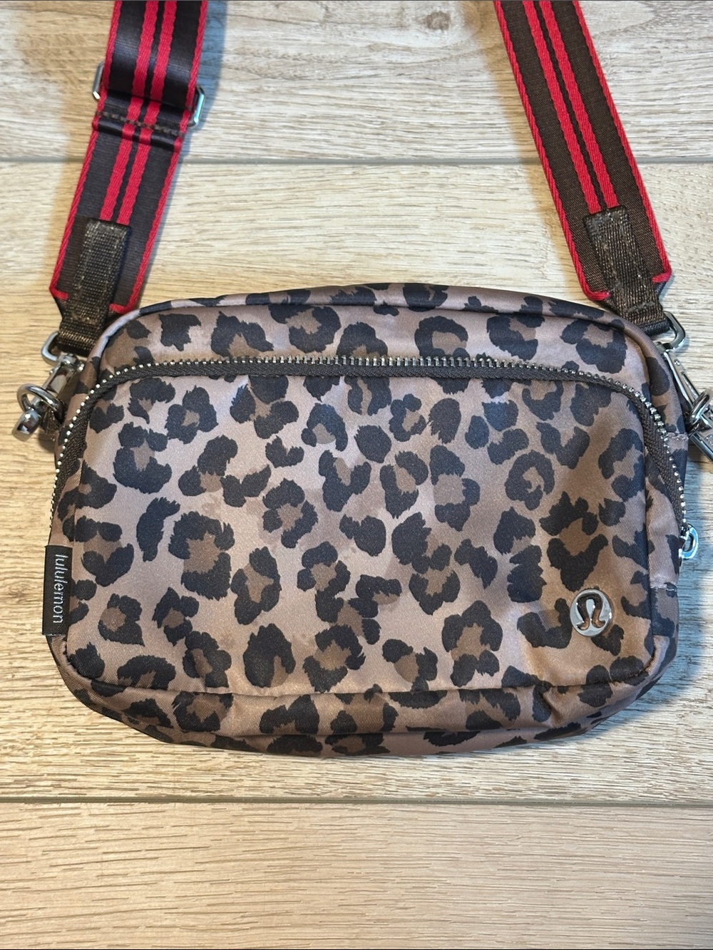 Lululemon Everywhere Crossbody Bag 2L - Picture 2 of 7